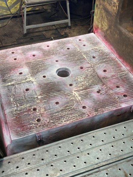 スクリュープレスベッド１３Cr肉盛り補修 | 